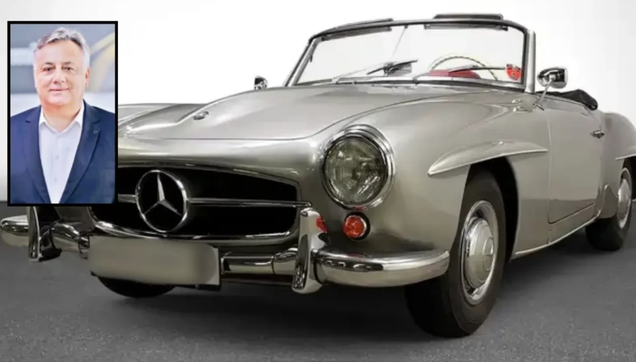 Klasik otomobiller sahnede