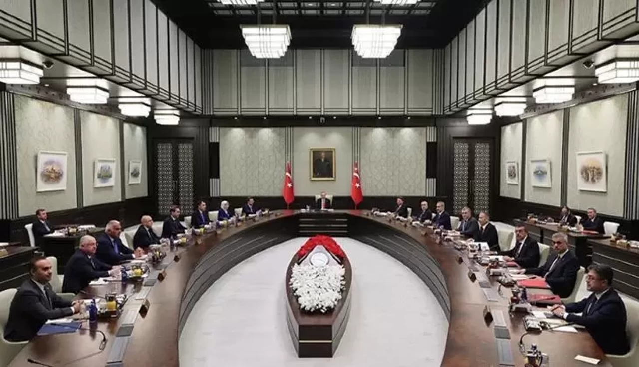 Cumhurbaşkanlığı Kabinesi üyelerinden düşen askeri uçakta şehit olan askerler için başsağlığı mesajları