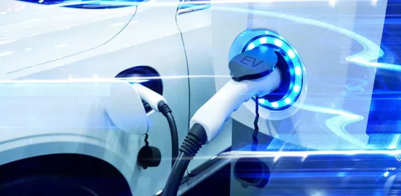 Elektrikli ve hibrit araçlar gazladı, geleneksel motorlar yavaşladı