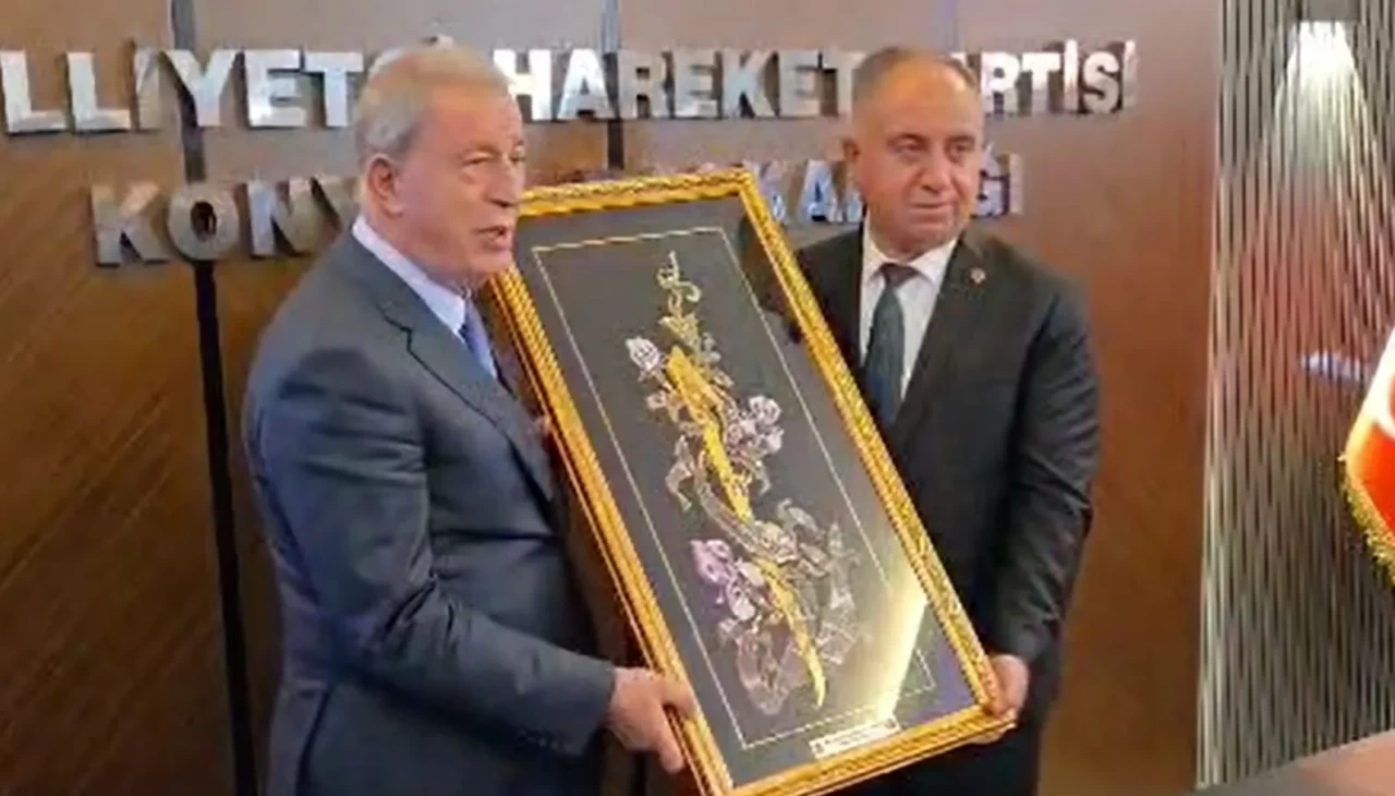 Hulusi Akar’dan MHP Konya İl Başkanlığı’na ziyaret: Cumhur İttifakı’nı her Türk vatandaşı desteklemeli