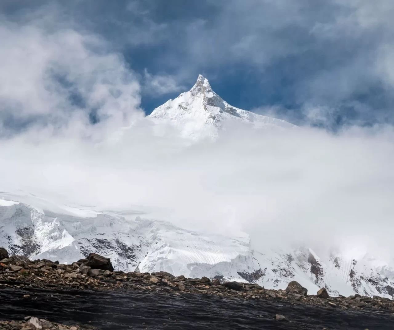 Macera faciaya dönüştü: Ekipten sadece 8 kişi kurtuldu