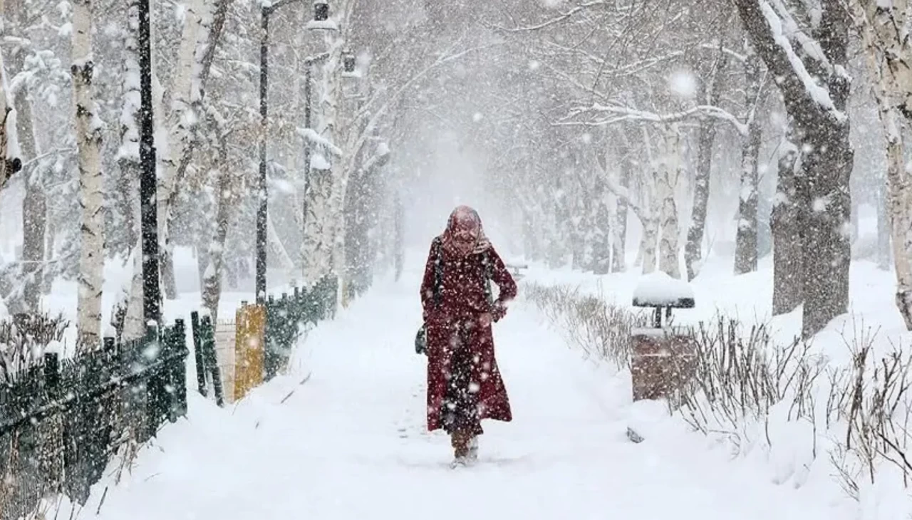 Gece rüyanıza yağan kar, gerçekte ne anlama geliyor? Cevabı beklediğinizden daha derin!