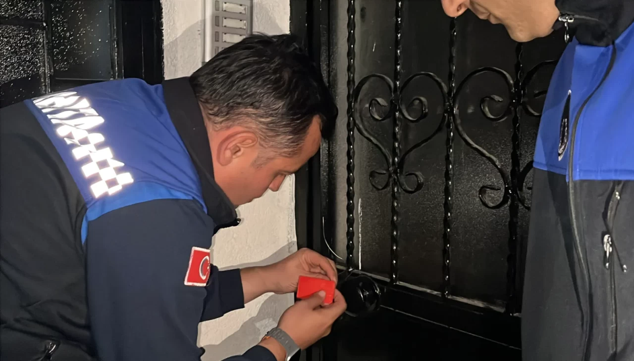 Kocaeli’de kolonları çatlayan 2 bina tahliye edildi: 15 kişi güvenli alana yerleştirildi