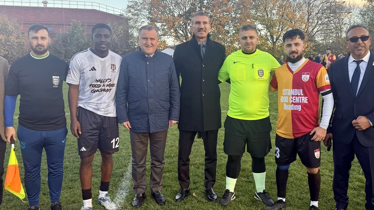 Bakan Osman Aşkın Bak, Londra’da Cumhuriyet Kupası finalini izledi