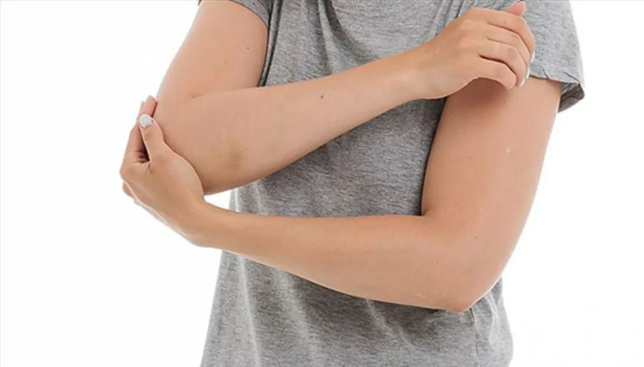 Vücudunuz sinyal veriyor! Ciltte sarkma ve eklem ağrısı neden olur?