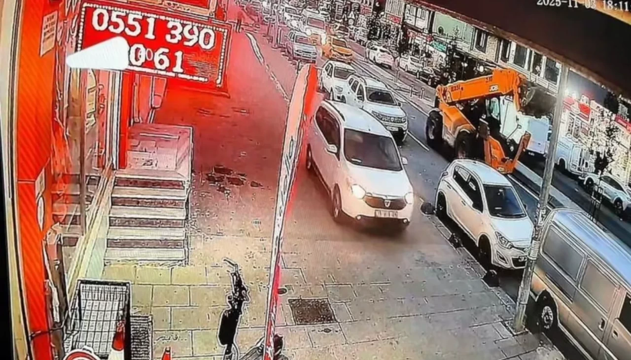 Trafikte beklemek istemedi, kaldırıma çıktı! İstanbul’da tehlikeli anlar kamerada