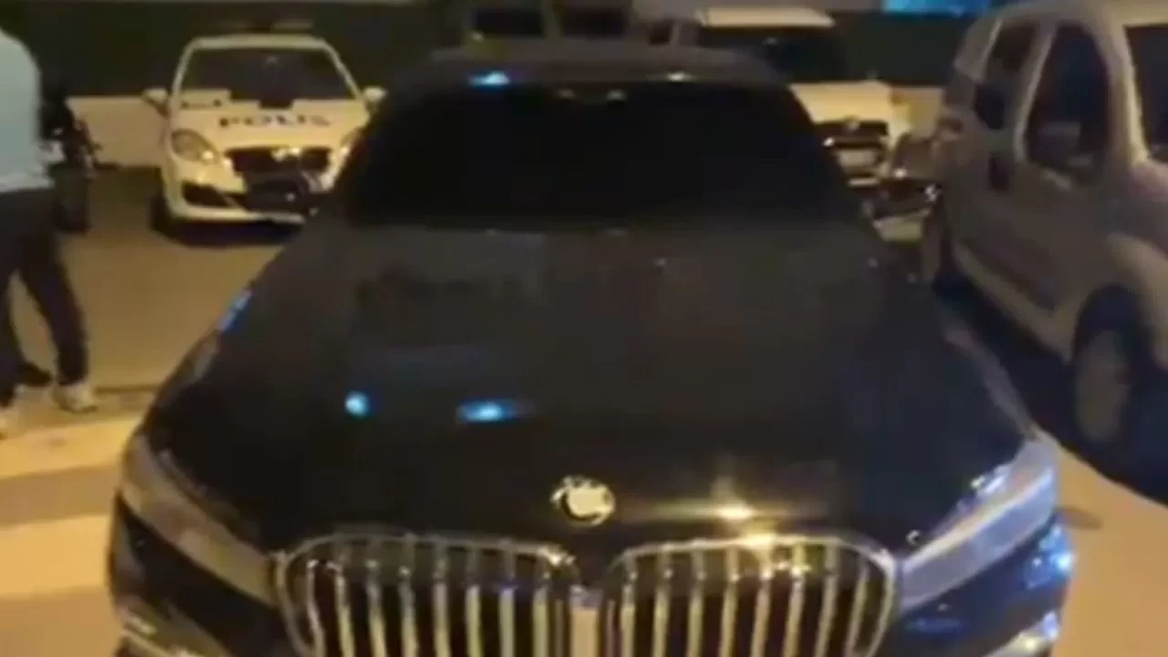 Ehliyeti 2043'e kadar alınan sürücüye çakar ve koyu filmden 316 bin TL ceza