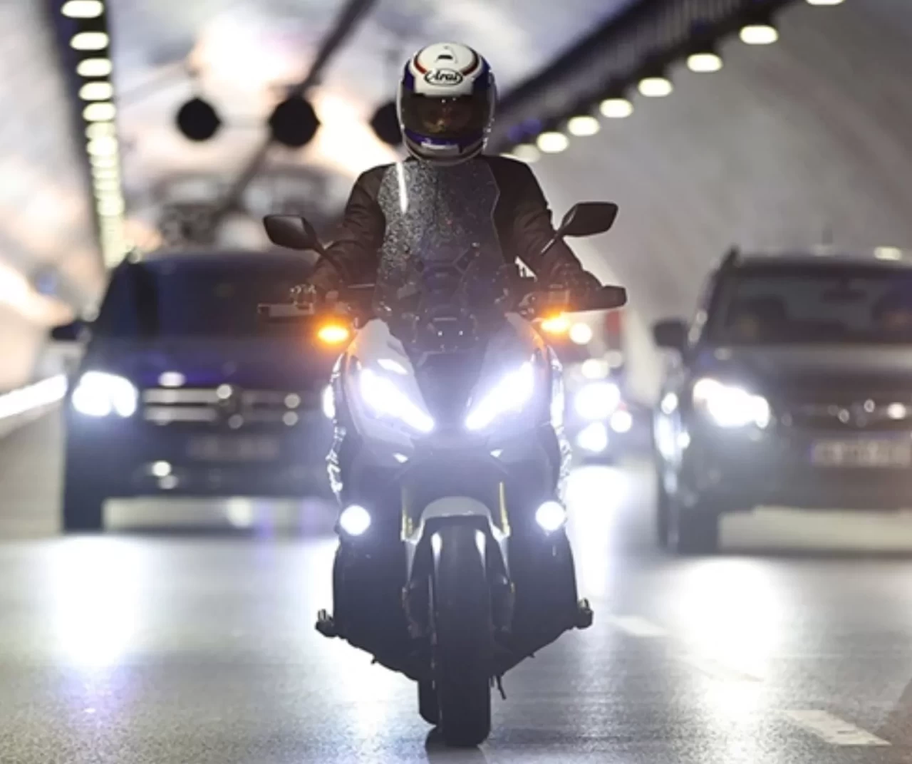 Motosiklet sürücüleri için yeni zorunluluk! Artık eldivensiz trafiğe çıkmak yasak