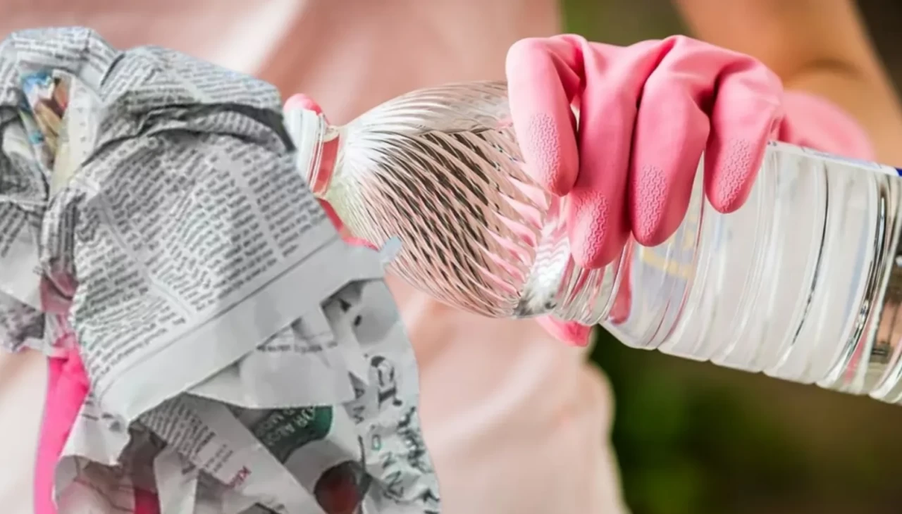 Temizlikte devrim! Gazete ve sirke ile eviniz ışıl ışıl olacak