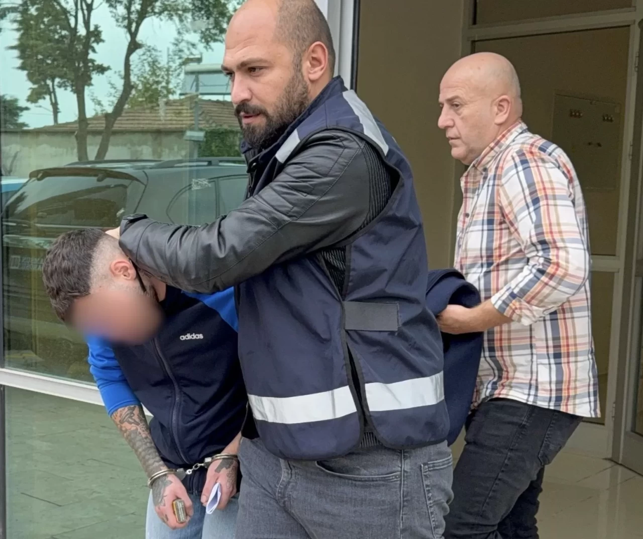 Cezaevi ziyaretinden dönen gence bıçaklı saldırı! Zanlı tutuklandı