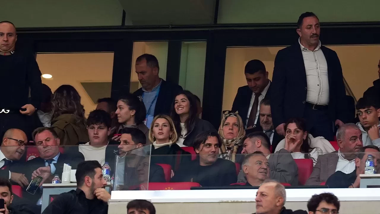 Vincenzo Montella, Galatasaray-Trabzonspor maçını tribünden takip etti