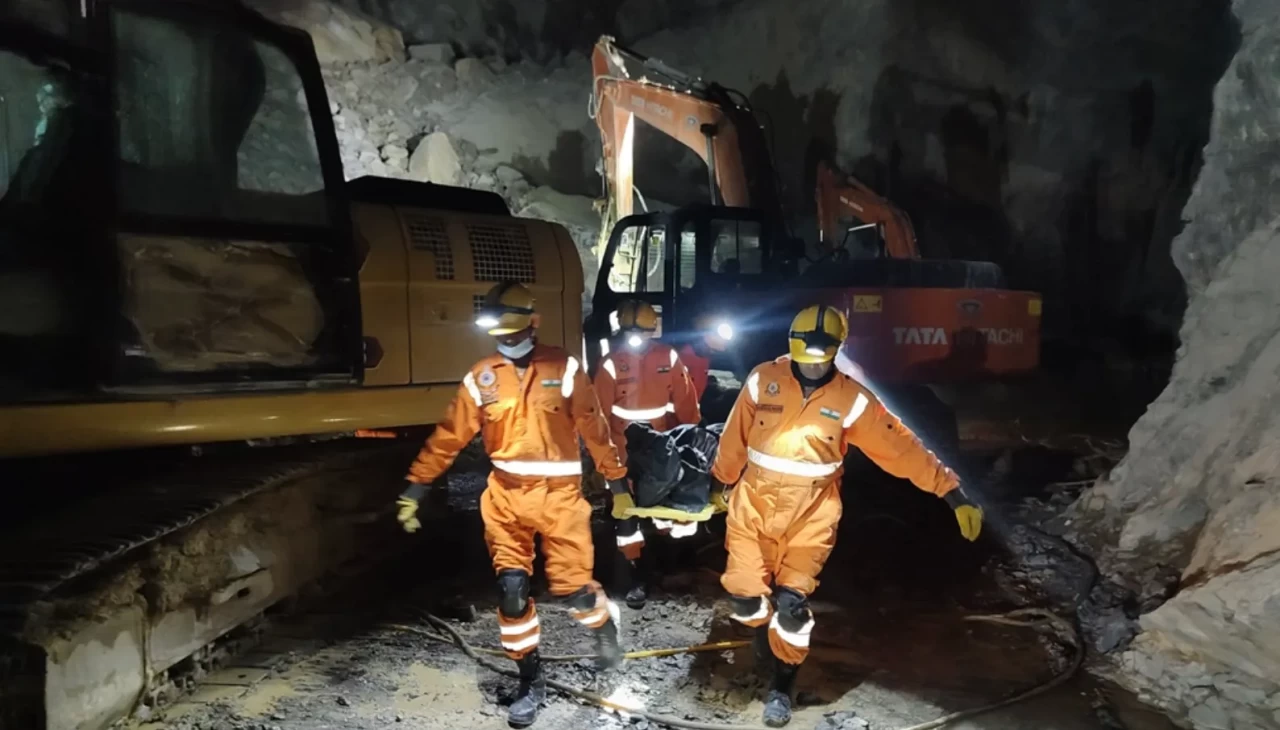 Hindistan’da taş ocağında göçük: 7 kişi yaşamını yitirdi