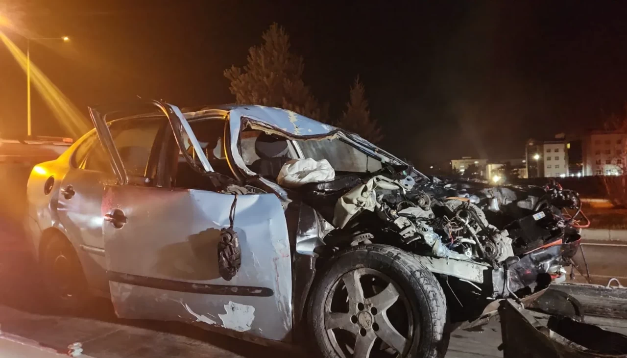 Erzurum’da kamyonet ile otomobil çarpıştı: 1 ölü, 2 yaralı