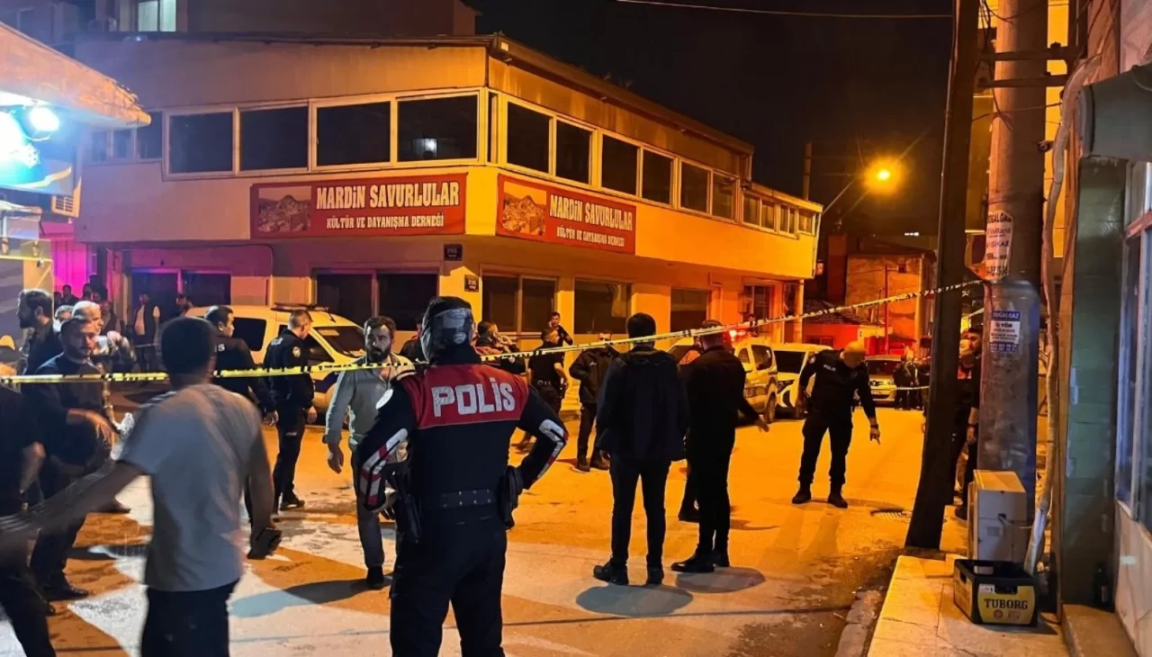 İzmir’de aile kavgası kanlı bitti: Güvenlik kamerası görüntüleri ortaya çıktı! 4 tutuklama