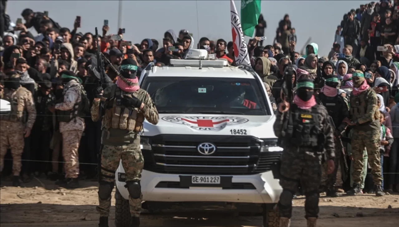 Hamas, 3 İsrailli esirin daha cenazesini teslim edecek