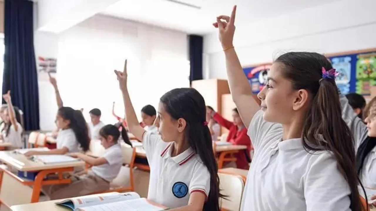 Bugün 10 Kasım Pazartesi okul var mı? 10 Kasım resmi tatil mi, yarım gün mü?