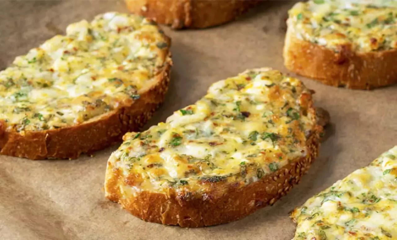 15 Dakikada Kahvaltı Keyfi: Fırında Yumurtalı Ekmek ile Pratik Lezzet!