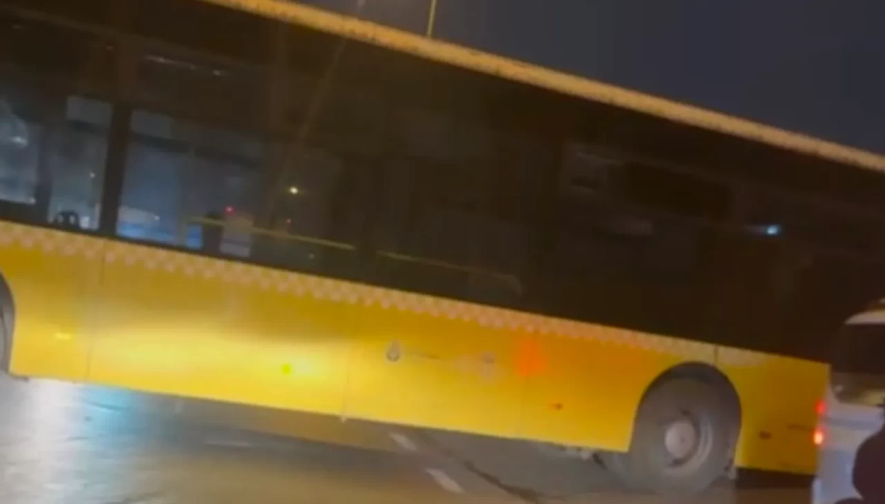 Ataşehir’de ilginç anlar! Otobüs yüksek yolda sıkıştı