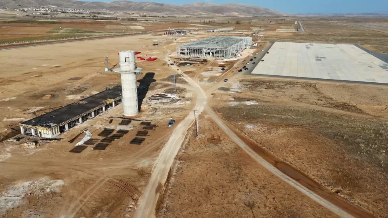 Gümüşhane ve Bayburt'un dünyaya açılacak kapısı olan havalimanı hızla yükseliyor