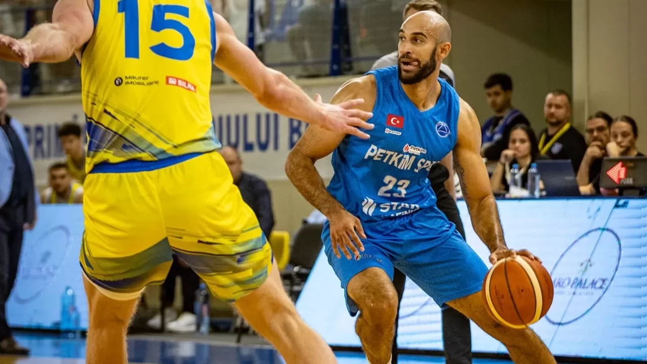 Aliağa Petkimspor EuropeCup'ta deplasmanda farklı kazandı | Maç Sonucu CSM Corona Braşov 73-97 Aliağa Petkimspor