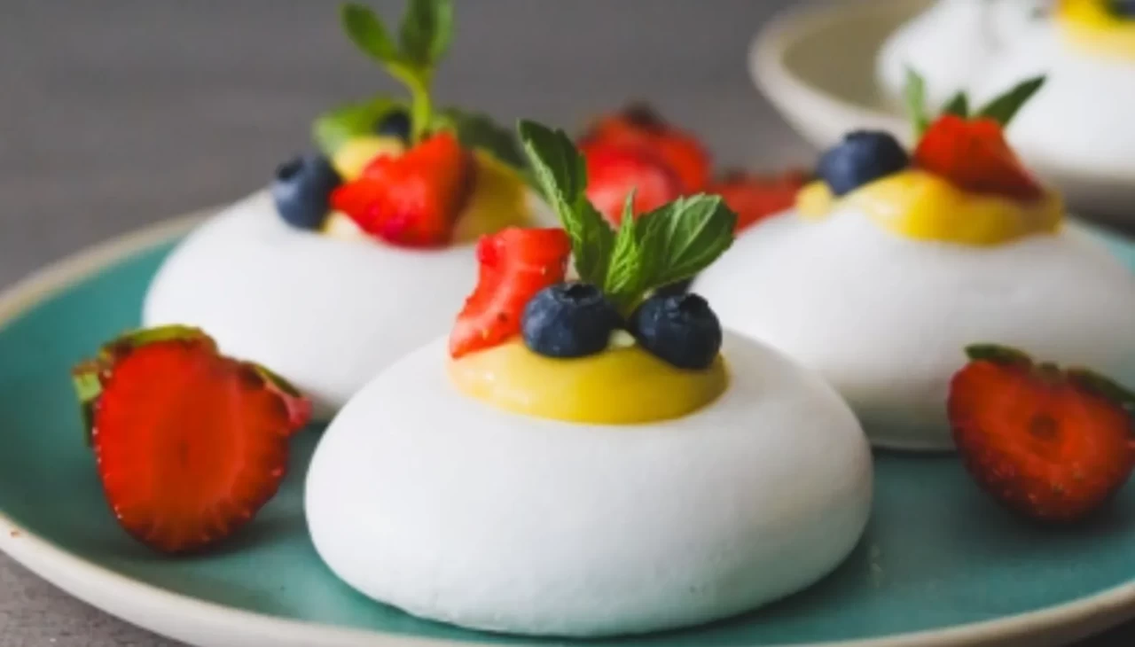 Limon kremalı pavlova tarifi: Dışı çıtır, içi yumuşacık beze lezzeti