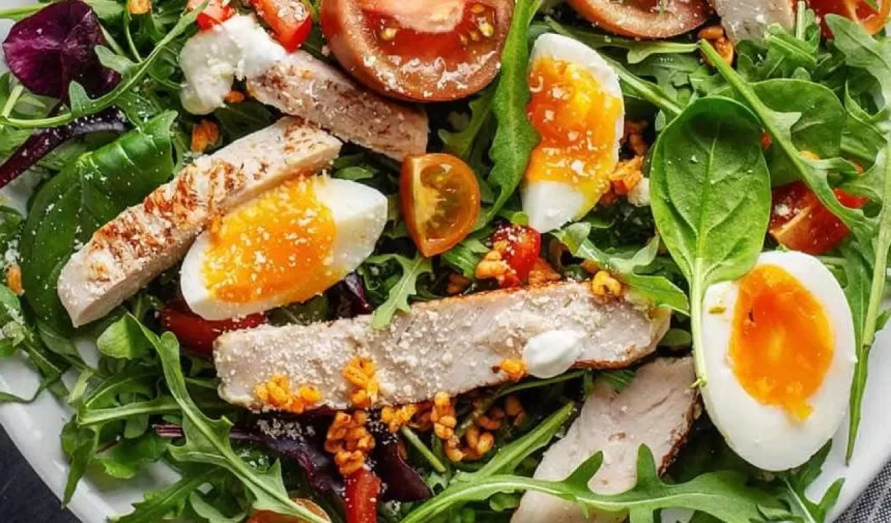 Kilo vermek için en iyi proteinli salata önerileri