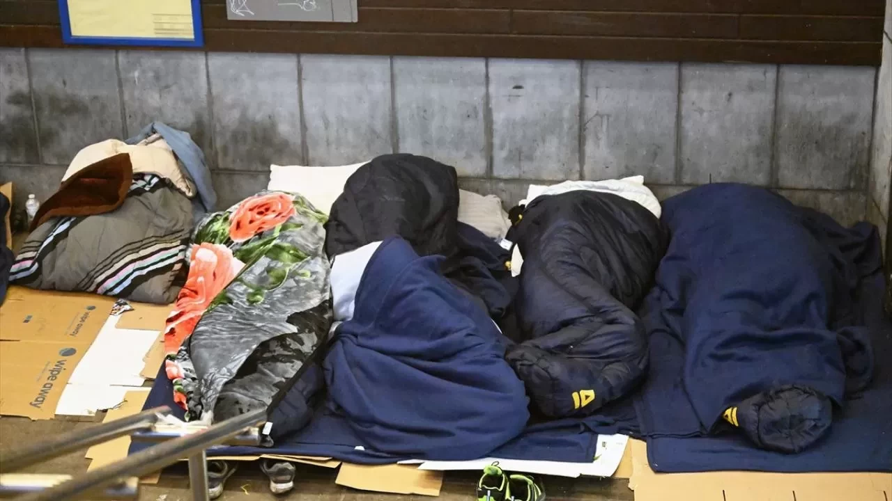 İngiltere’de evsizlik krizi keskin şekilde arttı: Yerel yönetimler mücadele edemiyor