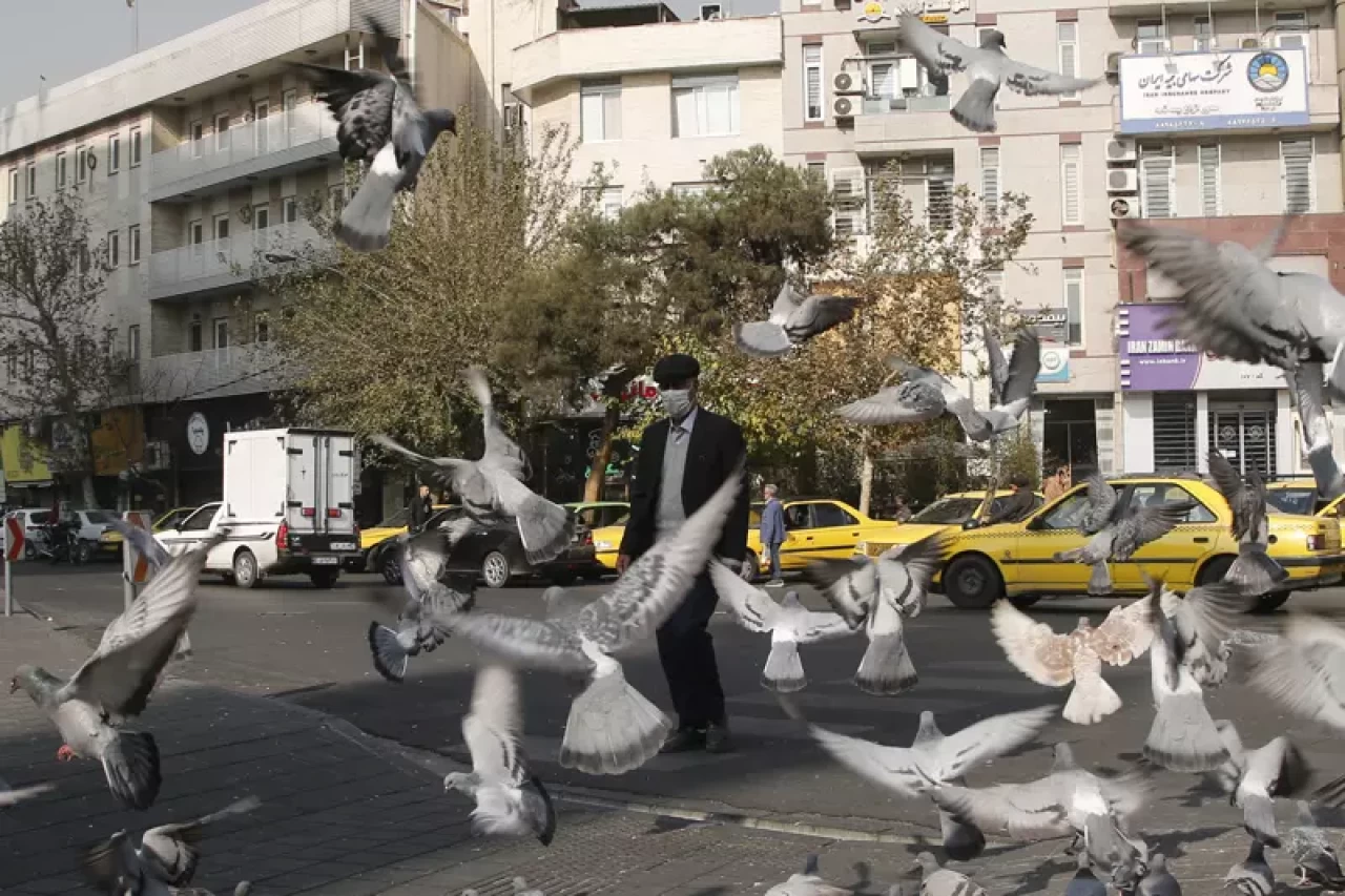 İranlılar artık dışarı bile çıkamıyor: Hava kirliliği ve grip salgını eyaletleri vurdu