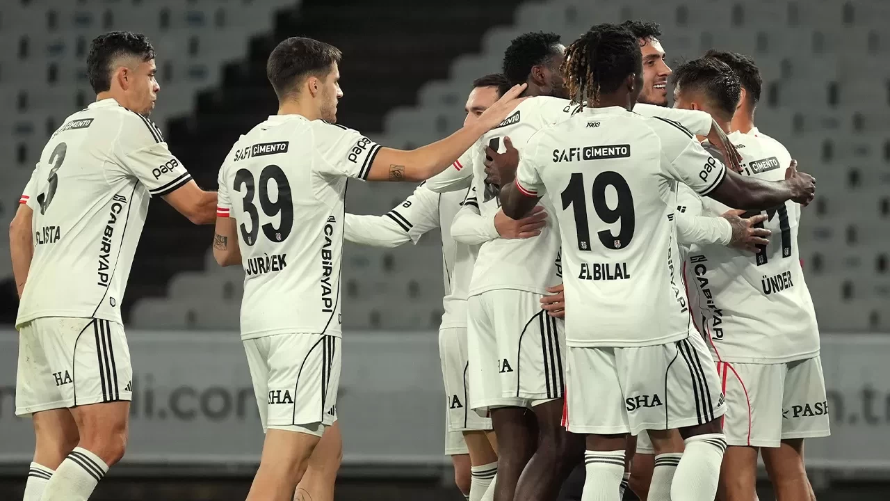 Beşiktaş, deplasmanda 2 golle güldü | Süper Lig'de Fatih Karagümrük 0-2 Beşiktaş
