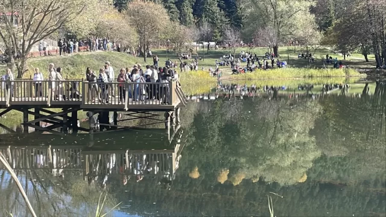 Gölcük Tabiat Parkı, hafta sonu ziyaretçi akınına uğradı