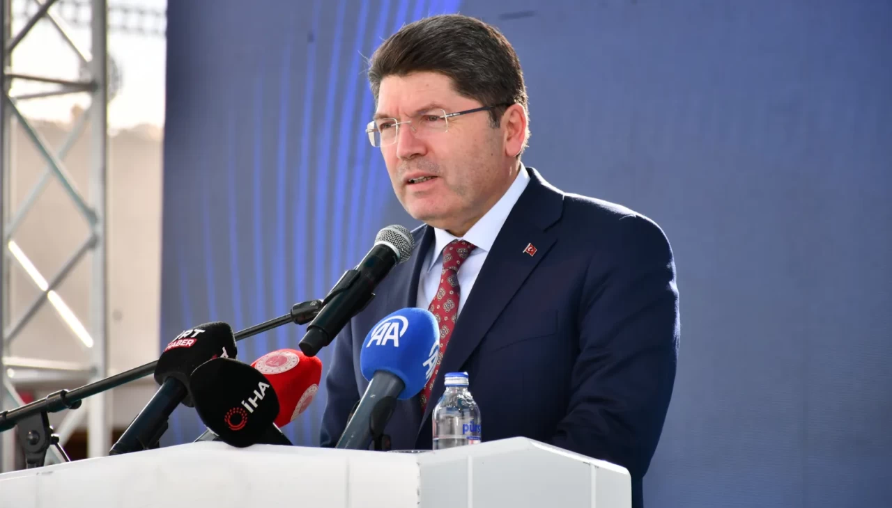 "Türkiye Yüzyılı" mesajı Adıyaman'dan yükseldi! Bakan Tunç: Önemli bir süreçten geçiyoruz