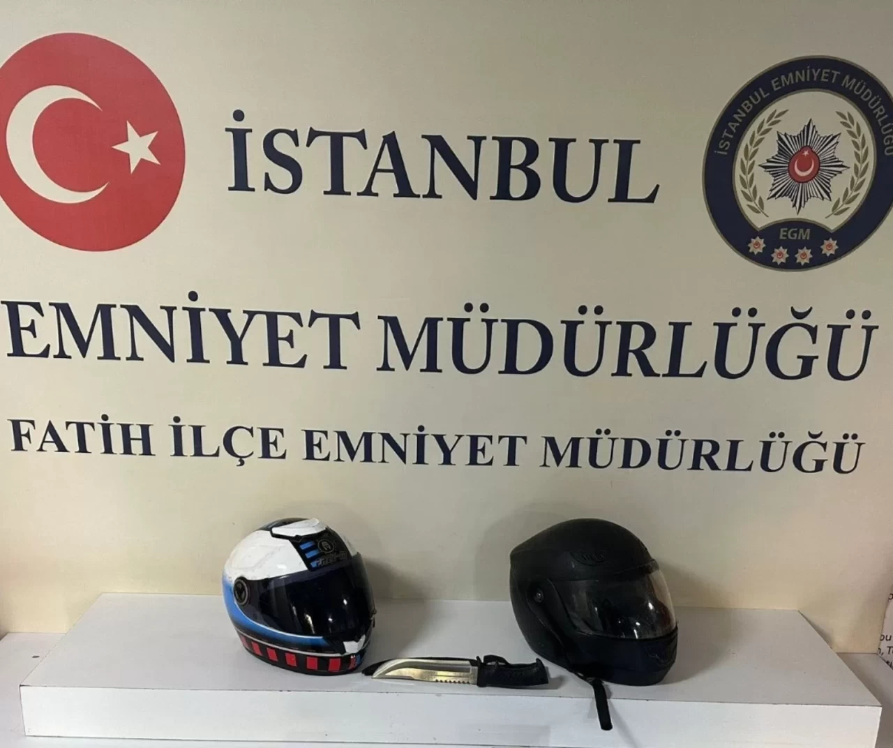 Fatih'te motosikletli şüpheliler haraç istedikleri mekanı kurşunladı