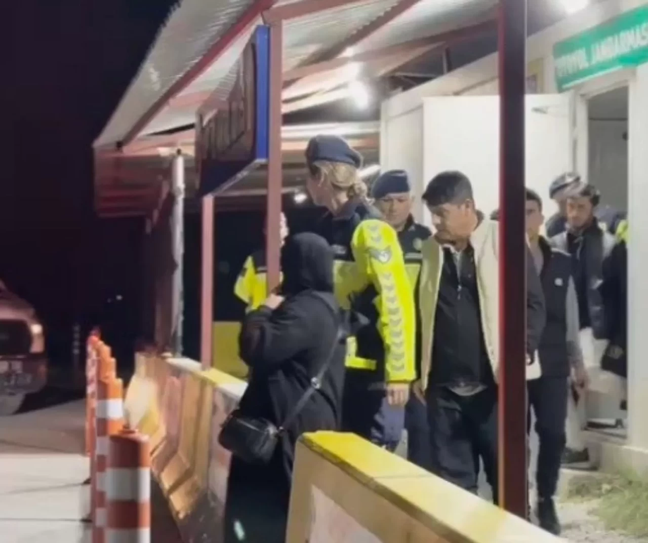 İzmir’den Bodrum’a götürülmek istenen 9 düzensiz göçmen Aydın’da yakalandı