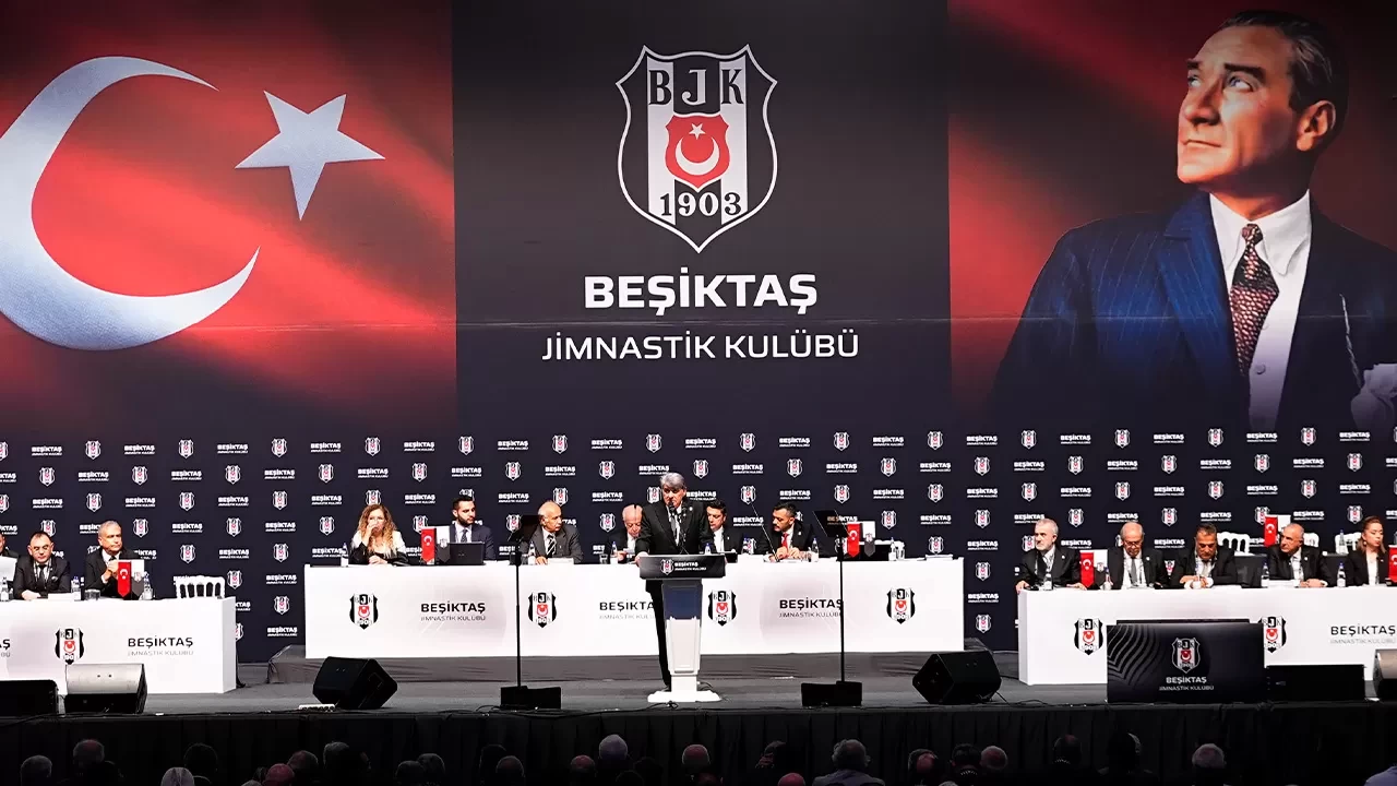Beşiktaş’ta Serdal Adalı yönetimi ibra edildi