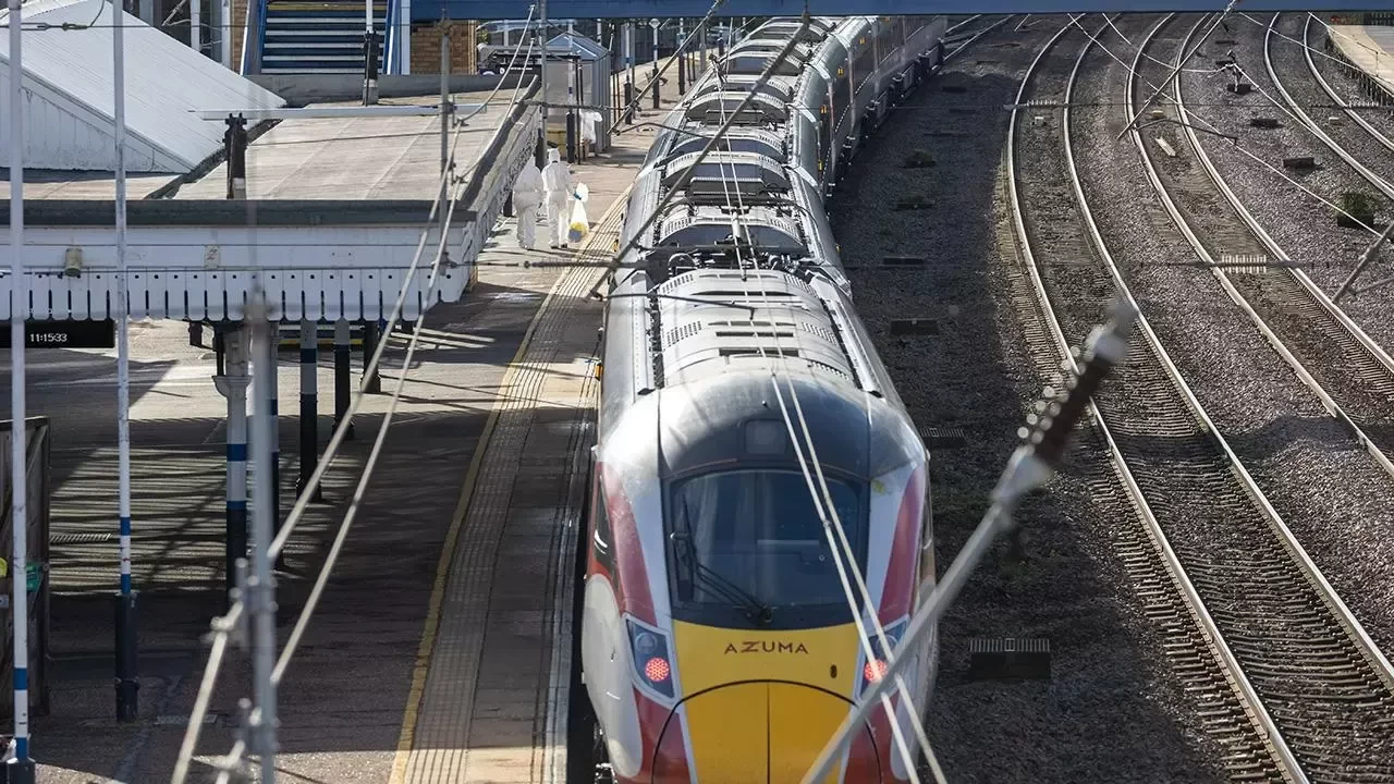 İngiltere’de trende bıçaklı saldırı: 11 yaralı, polis terör bağlantısını reddetti