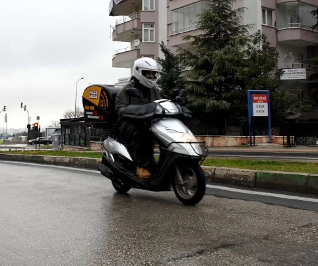 Bakan Uraloğlu: “Moto-kurye işletmeciliğinde 82 bin 288 yetki belgesi düzenlendi”