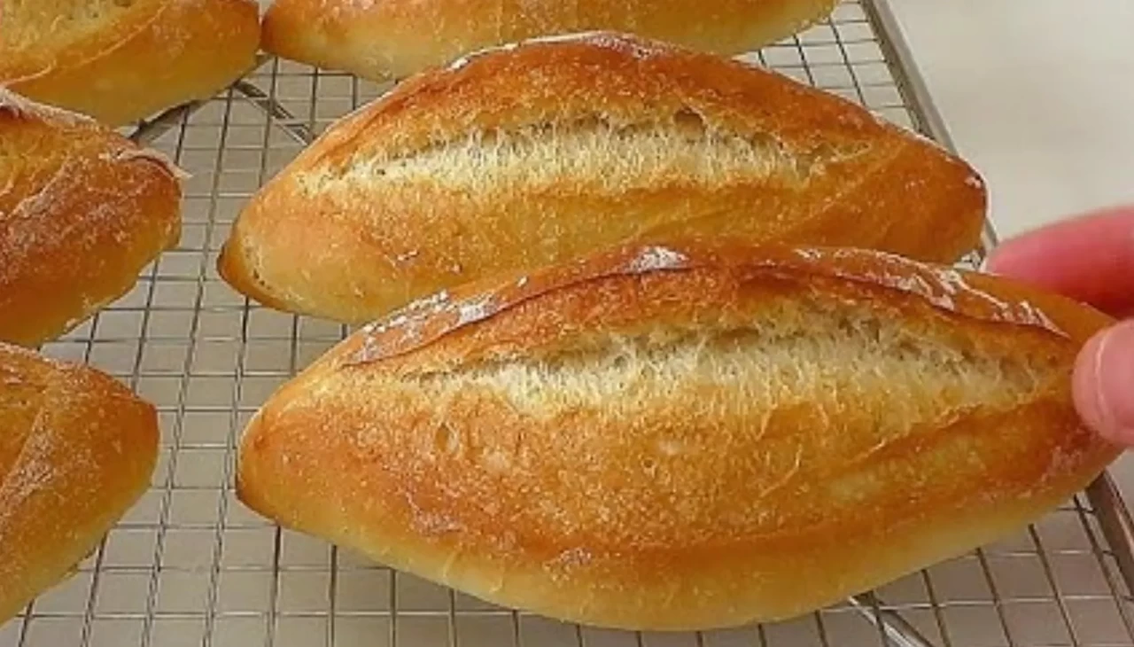 Çıtır kabuğun sırrı açığa çıktı! Altın renkli ekmek yapmak için şaşırtan taktik