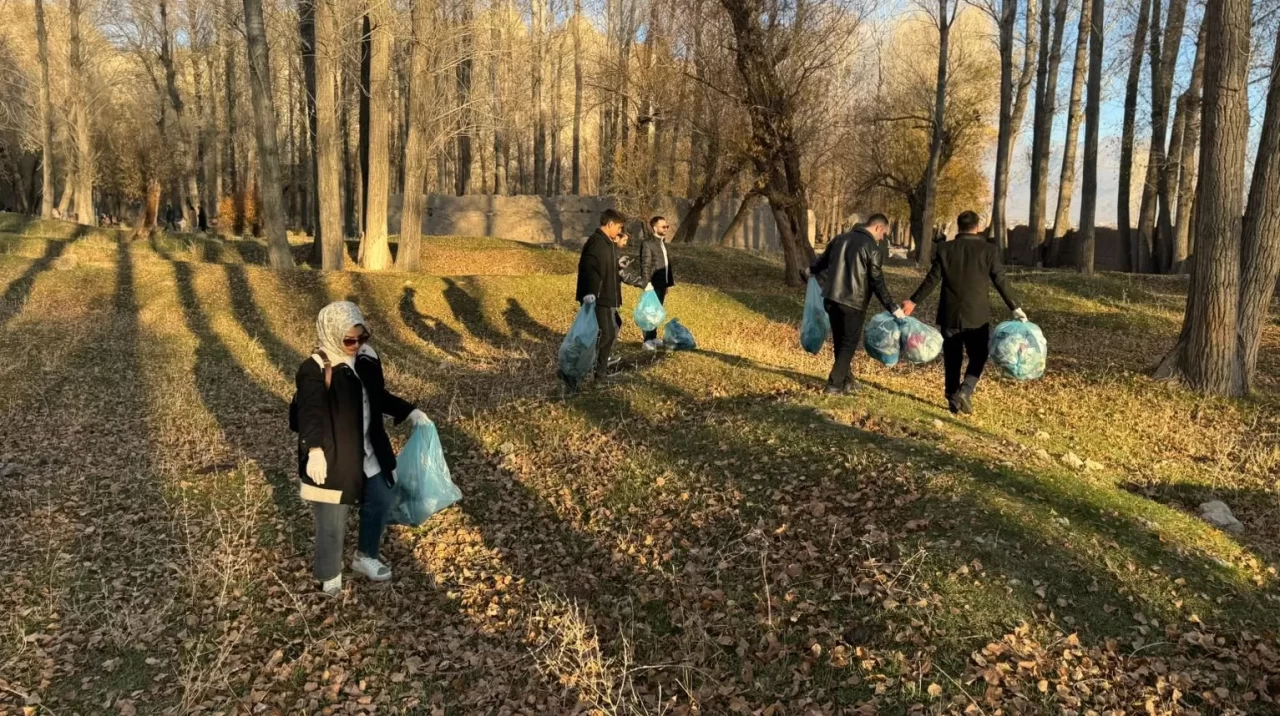 Ülkü Ocakları Van İl Başkanlığından anlamlı çevre temizliği etkinliği!