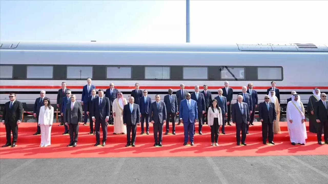 Bakan Uraloğlu, Mısır'da Türkiye'nin ulaştırma vizyonunu anlattı