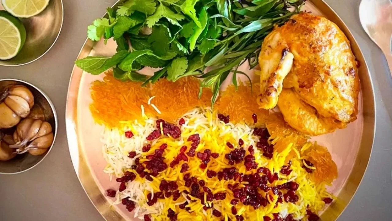 Zereshk Polo Tarifi: Safranlı Tavuk ve Ekşi Zereshk ile Sofralarınıza Eşsiz Lezzet Katın