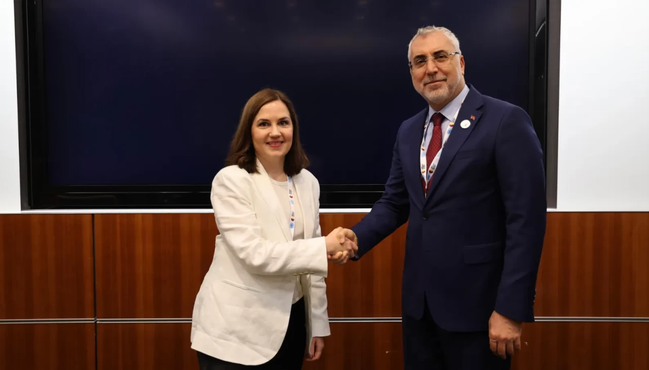 Bakan Işıkhan, Finlandiya Sosyal Güvenlik Bakanı ile Doha’da bir araya geldi