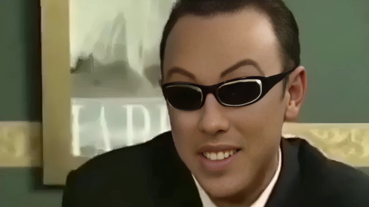 Laptop Recai’nin Sesi Bülent Çarıkçı Kimdir? Hangi Dizilerde Rol Aldı ve Yıllar Sonra Yeniden Gündemde!