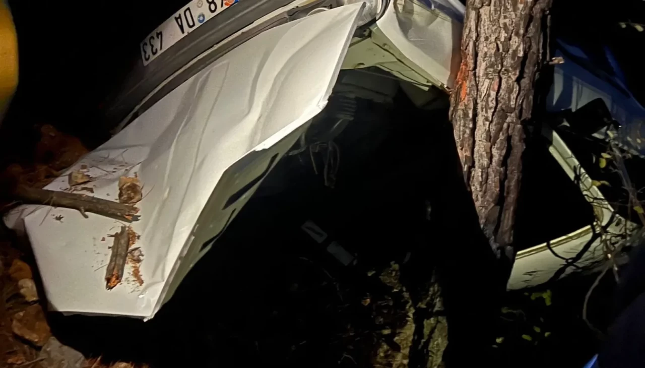 Muğla’da otomobil uçuruma yuvarlandı: 2 yaralı