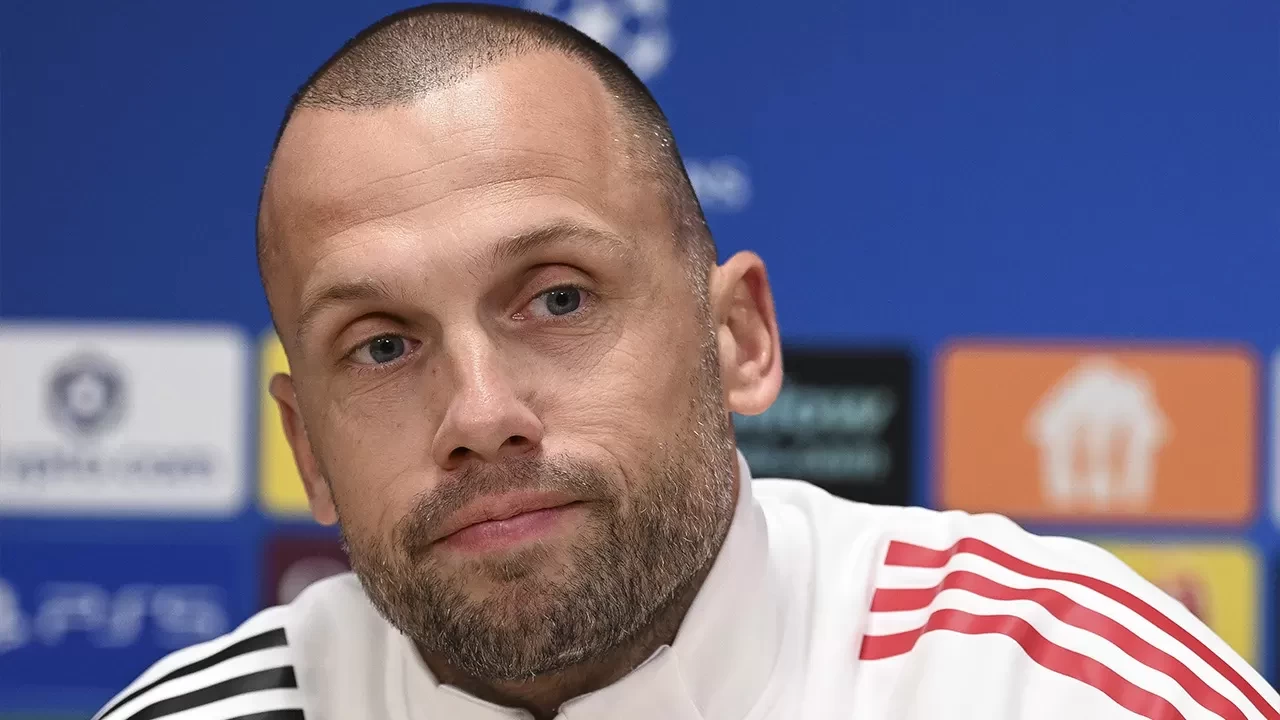 Ajax, teknik direktör John Heitinga ile yollarını ayırdı