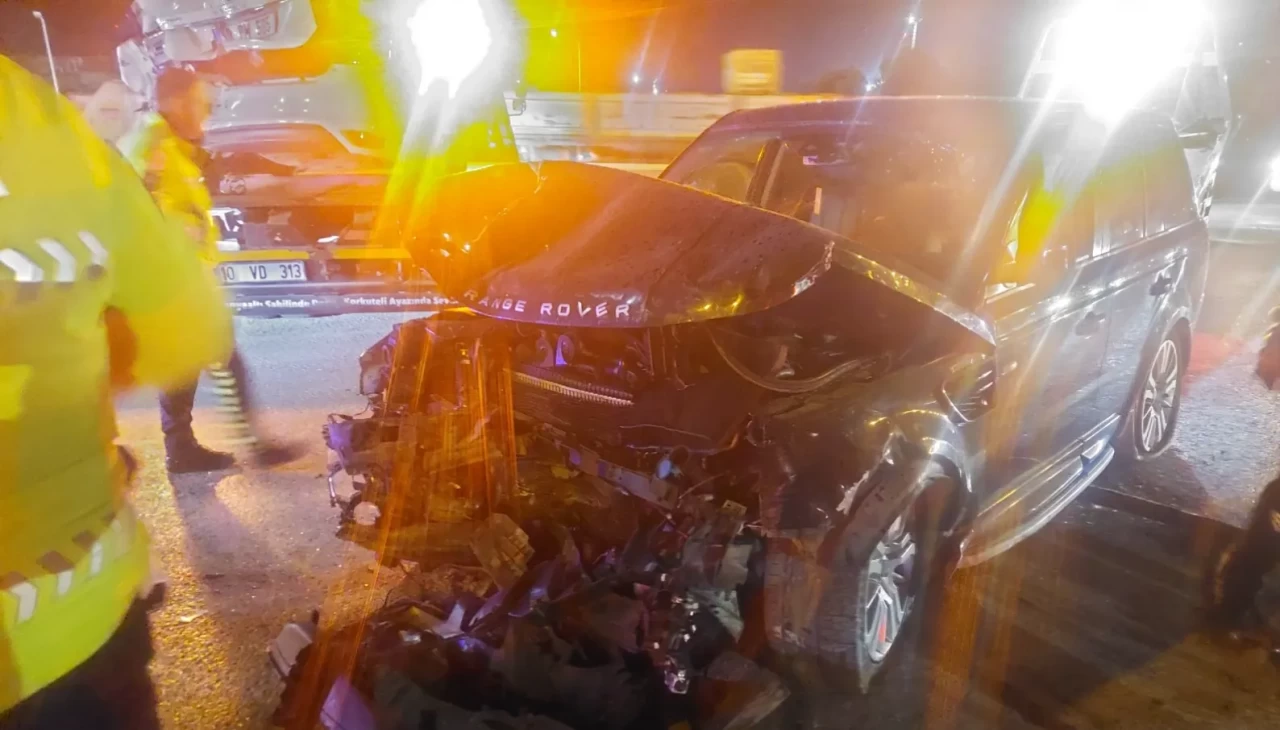 Bandırma’da 6 araç birbirine girdi: Yol 1 saat trafiğe kapandı