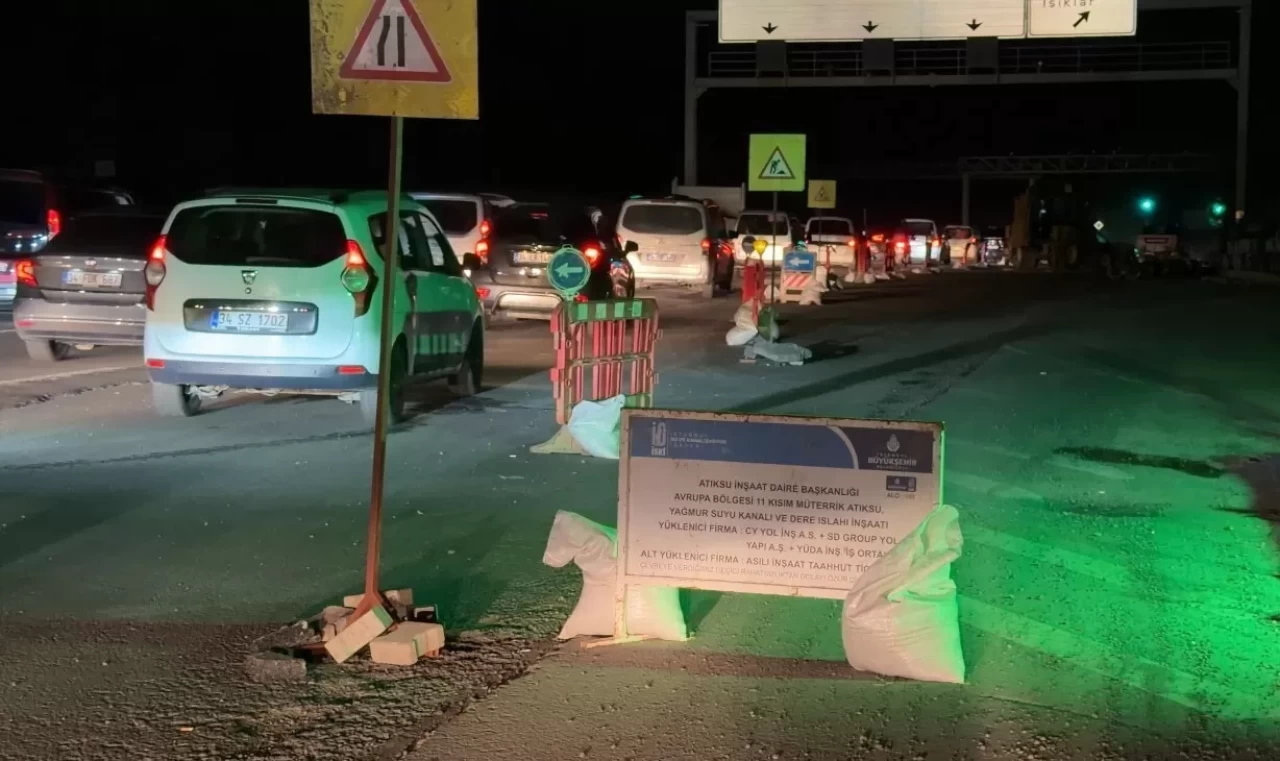 İSKİ’nin yol çalışması Arnavutköy’de trafiği felç etti: Kilometrelerce kuyruk tepki çekti