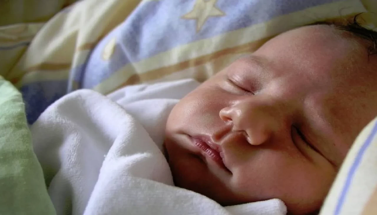 İlk hafta kritik! Bebeğinizin sarılığı normal mi tehlikeli mi? İşte belirleyici işaretler