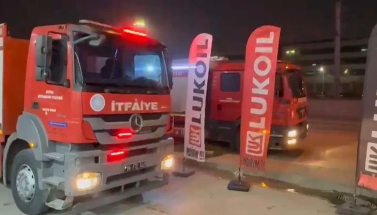 Bursa’da iş yerinde çıkan yangın: Akaryakıt istasyonuna sıçramadan söndürüldü