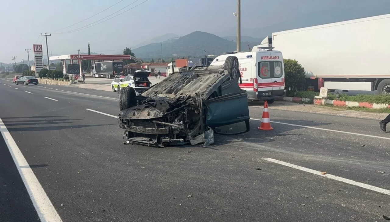 Sakarya Pamukova’da otomobil takla attı: 2 yaralı