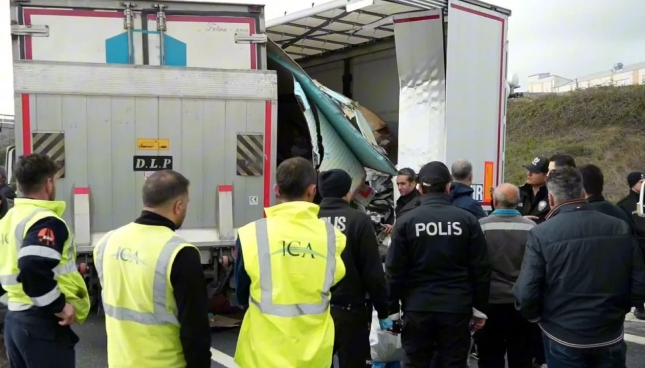 Kuzey Marmara Otoyolu’nda feci kaza: Tır geri geri giderken kamyonet çarptı, 1 ölü 1 yaralı
